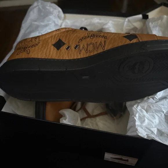 Shoes - Picture 4 of 5